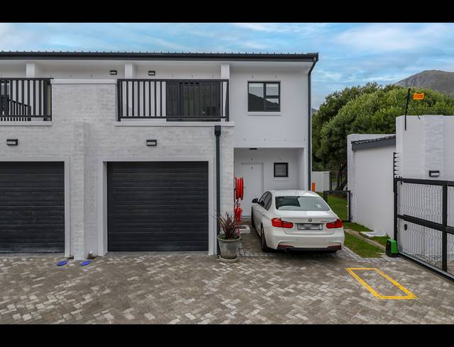 3 BEDROOM TOWNHOUSE TO LET IN HOUT BAY CENTRAL